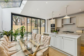 stylish & spacious London 4 beds house